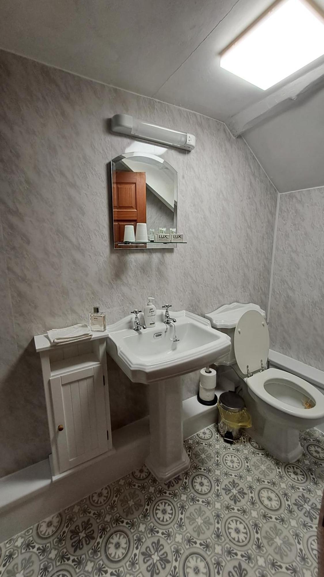 Coynant Farm Guesthouse - Farm Park Stay 斯旺西 外观 照片