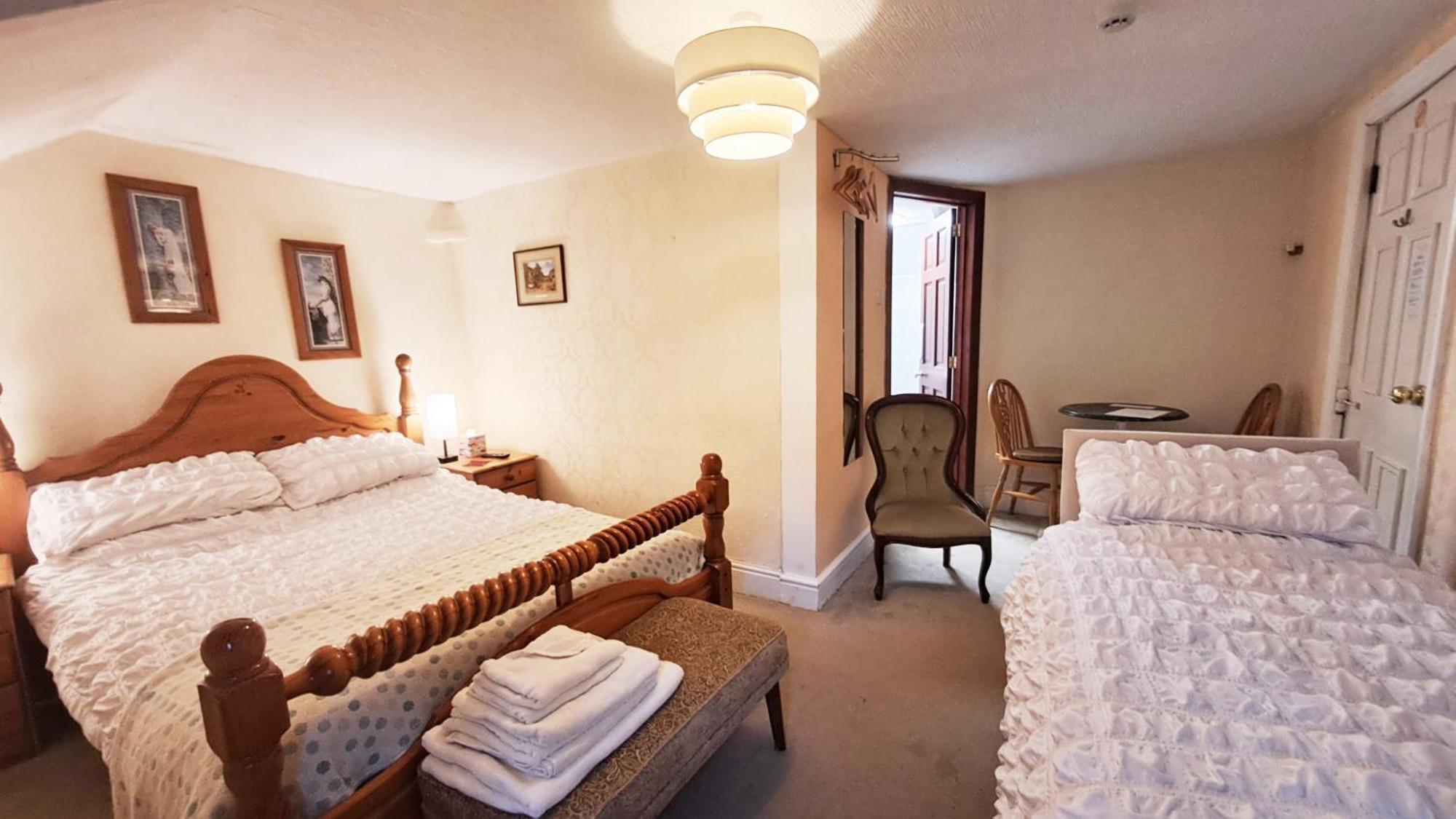 Coynant Farm Guesthouse - Farm Park Stay 斯旺西 外观 照片
